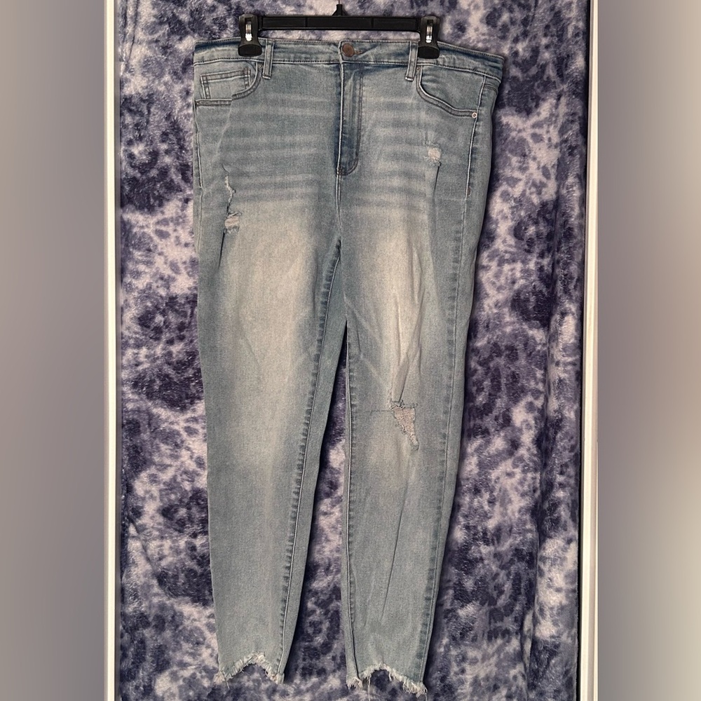 Tinseltown Light Blue Distressed Ankle Jeans